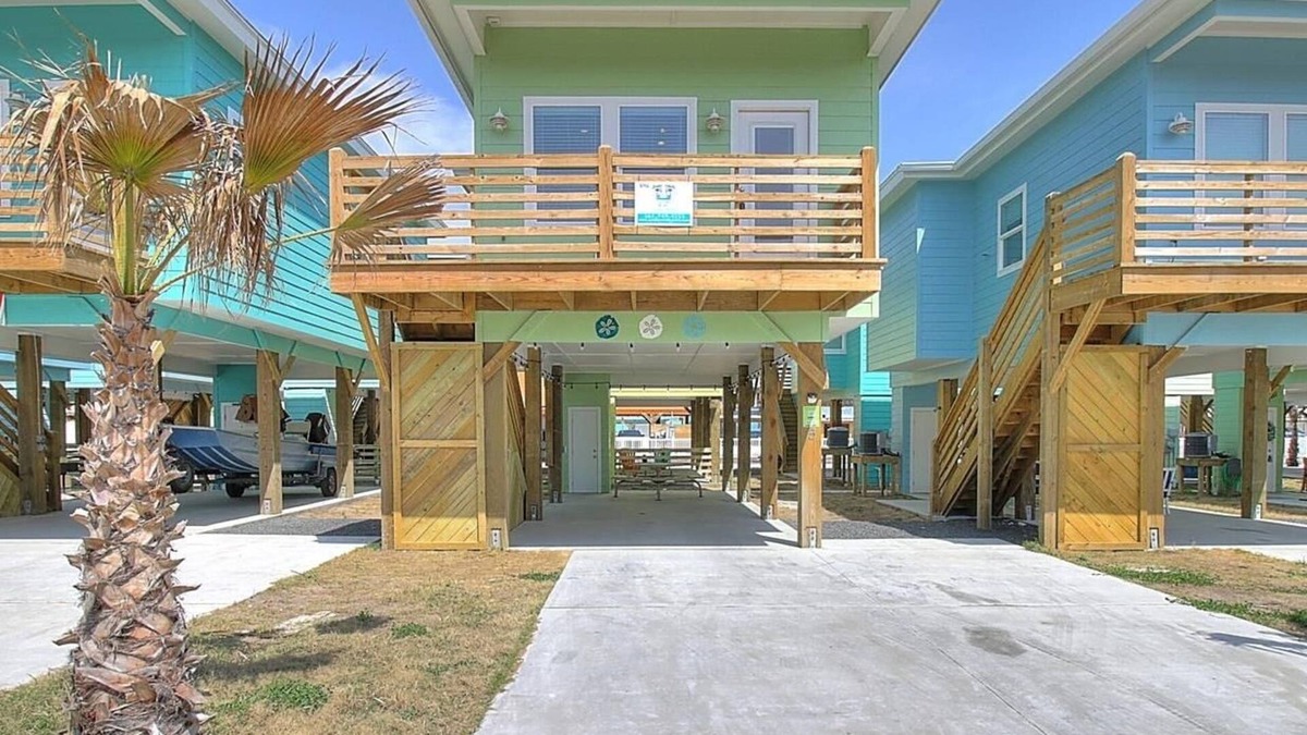 Port Aransas Villa | Woodhaven Beach Club 2 Bedroom Bungalow by Redawning