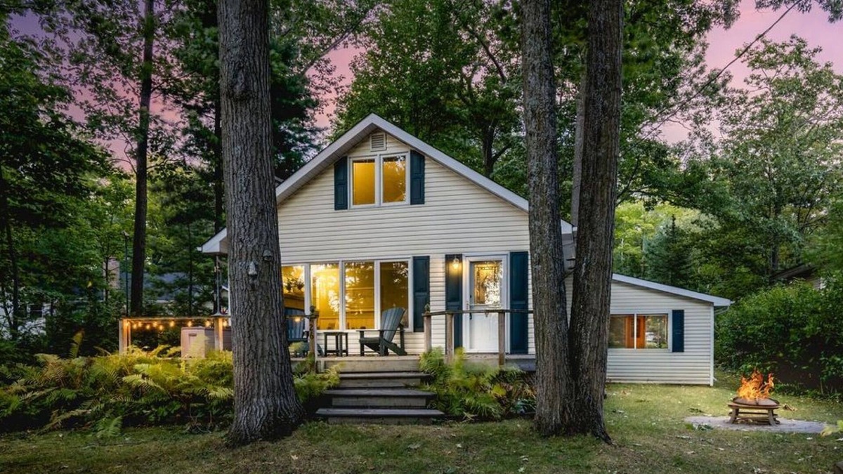 Tiny Cottage | Woodland Beach 4 Season Cottage