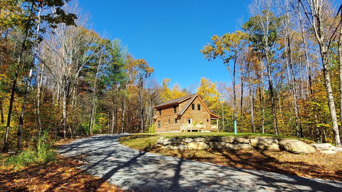 Otis Cottage | Woodland Cottage (EST. 2020) Convenient, private, family friendly