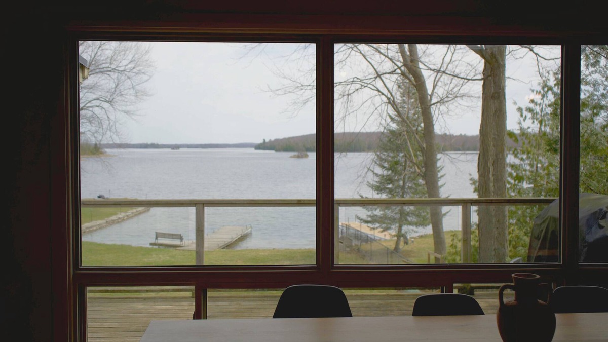 Trent Lakes Cottage | Woodland Hideaway! Relaxing Waterfront View. Sleeps 10