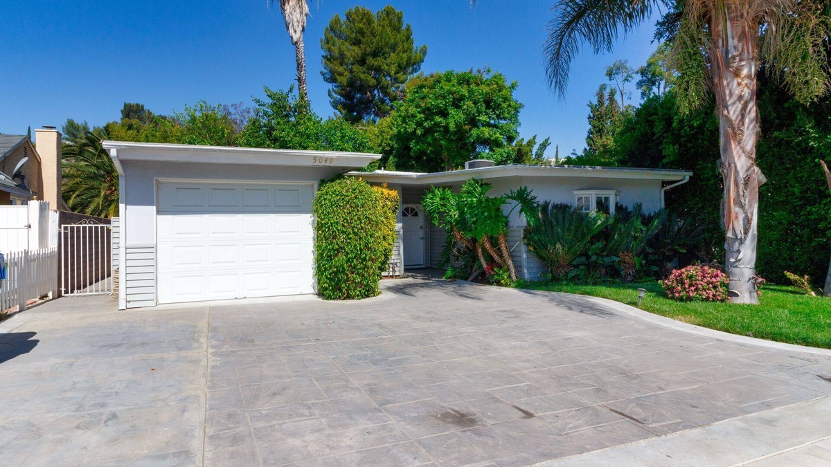 Woodland Hills House | Woodland Hills Charmer