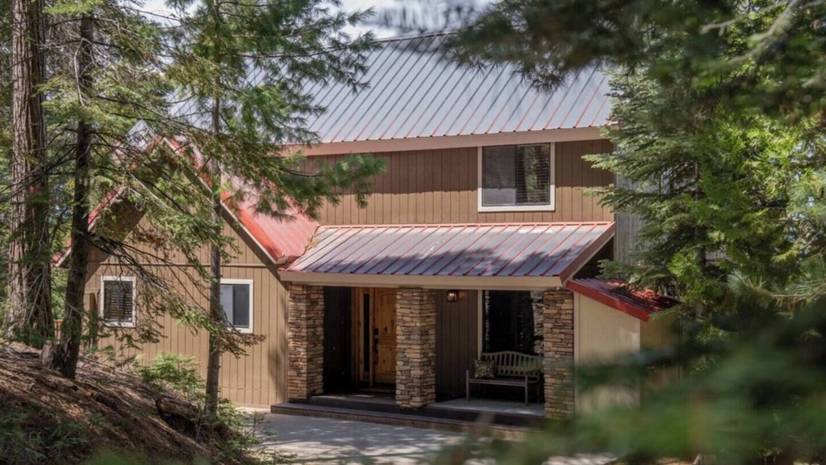 Dogwood Mountain Cabin | Woodland Retreat - Horse-Friendly