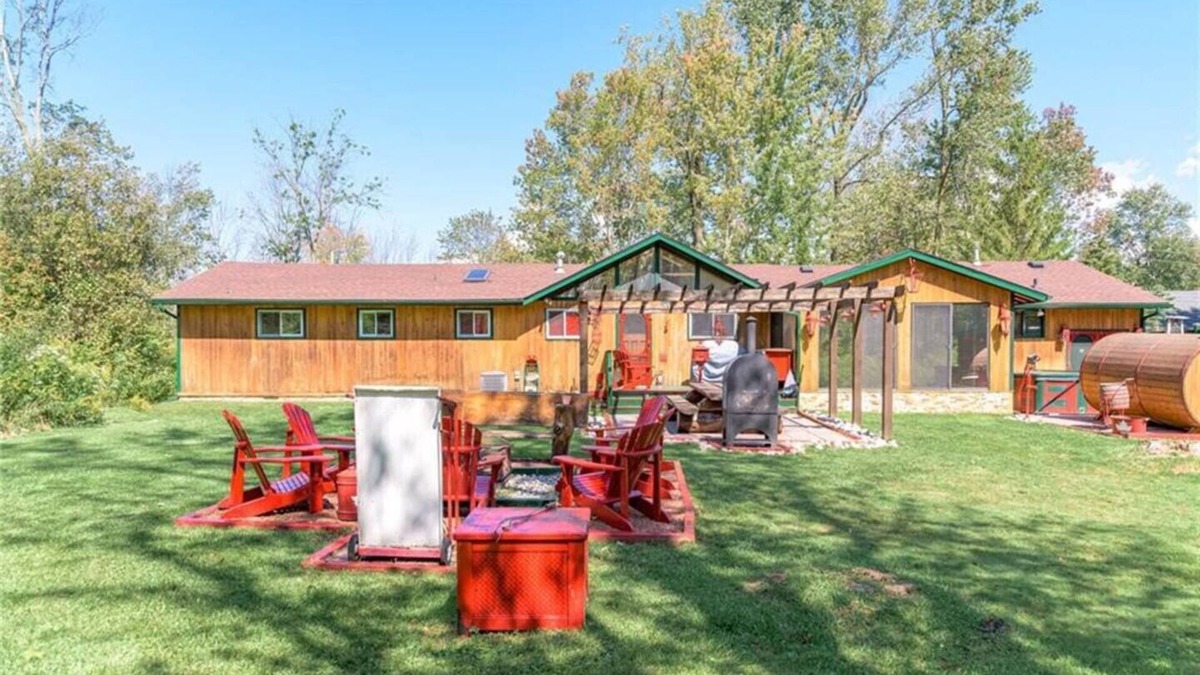Fort Erie Cottage | Woodland Retreat - Nature and Nurture