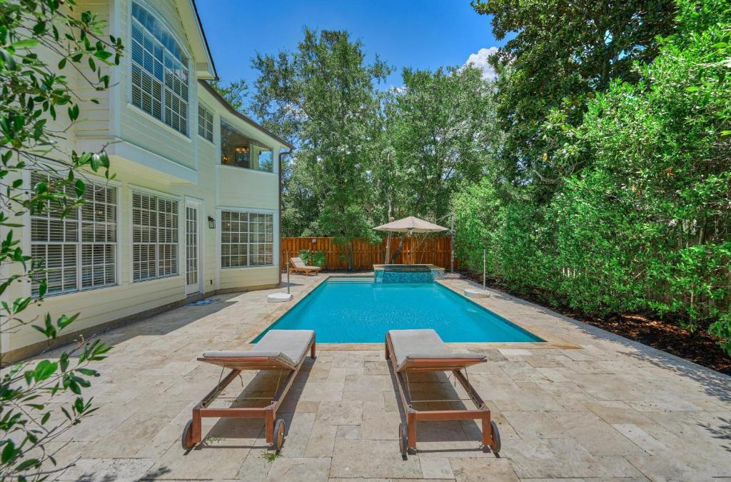 The Woodlands House | Woodlands Contemporary 4BR3Bath with heated Pool and Spa