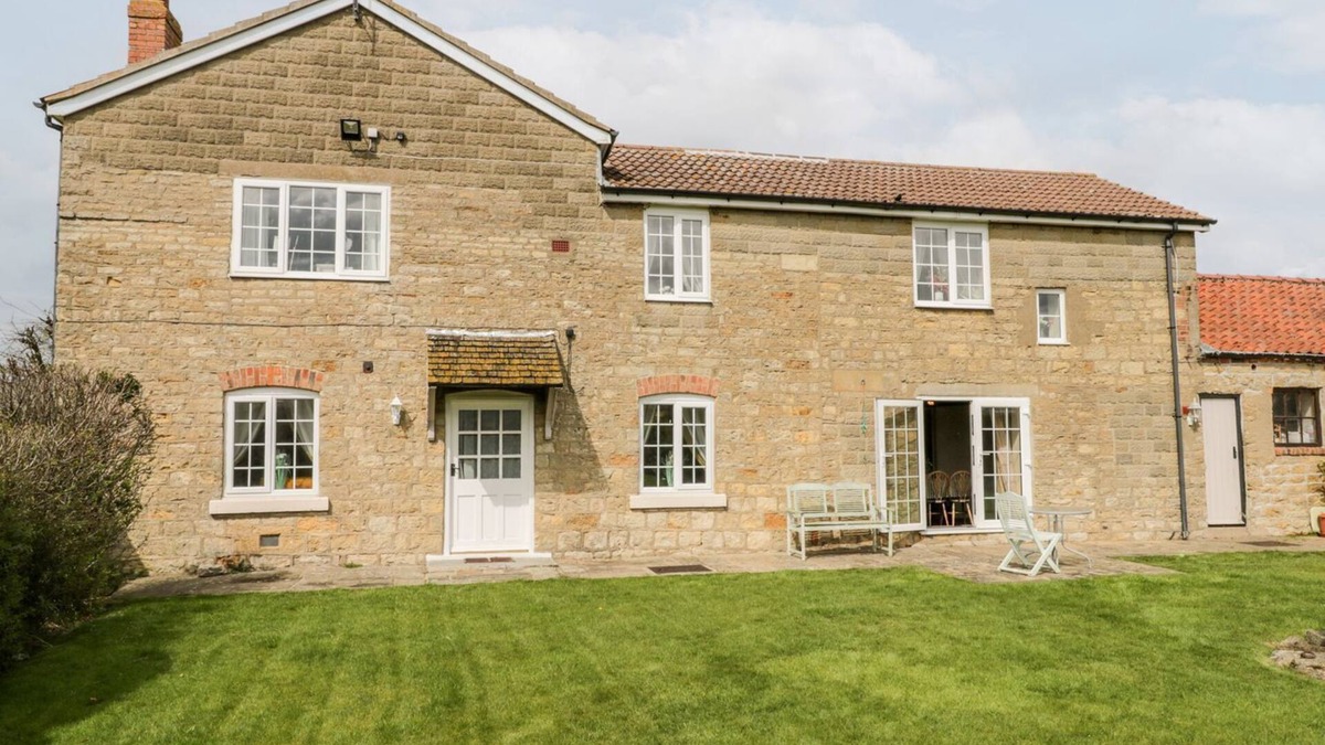 West Heslerton Cottage | WOODLANDS COTTAGE, pet friendly, with open fire in Snainton