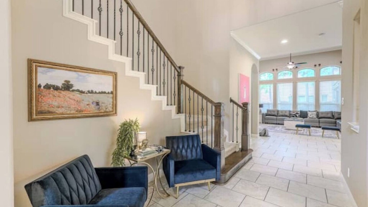 Spring House | Woodlands Elegant Home, Patio, Studio & Kids Roomn