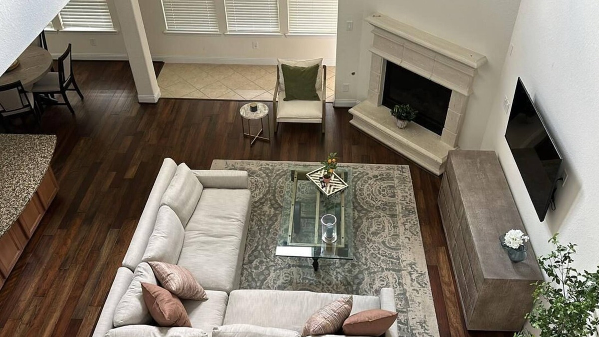Tomball House | Woodlands House 5 mins walk to Plazas, Parks, Restaurants, H-E-B and Movie Theater