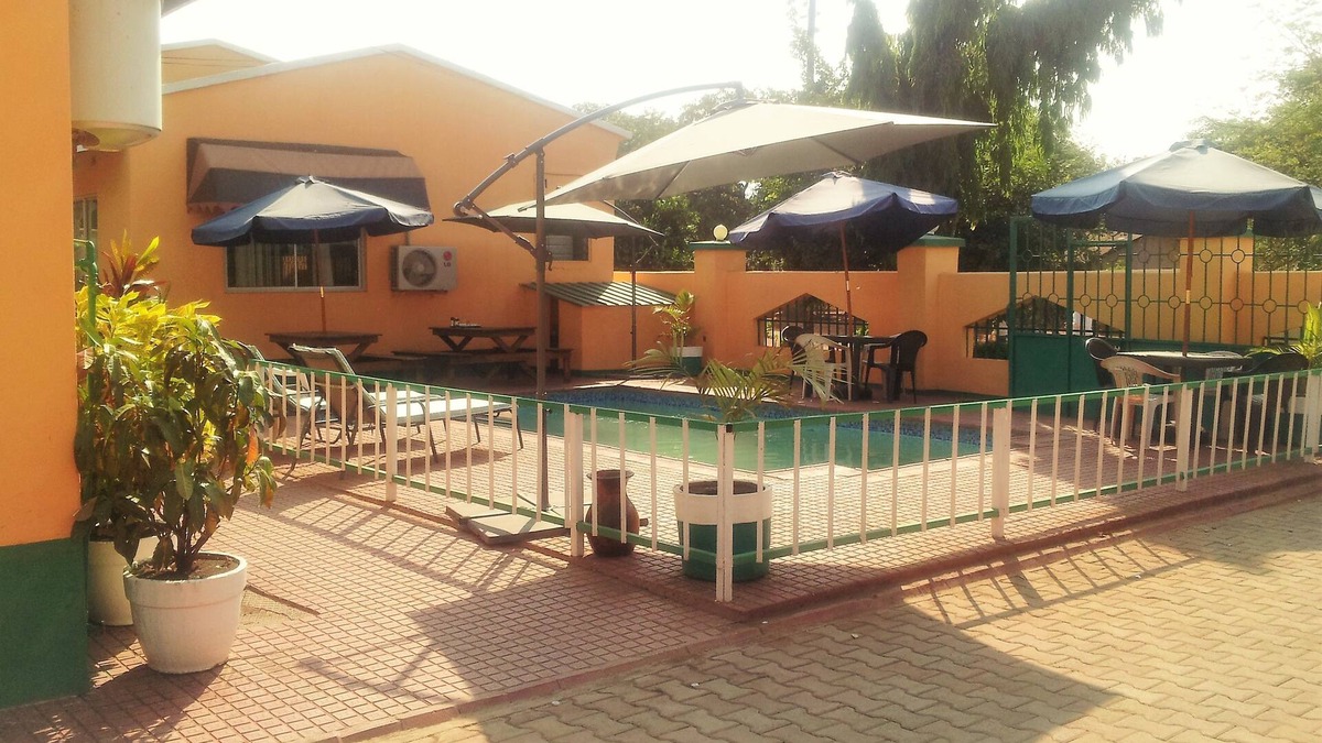 Livingstone Cabin | Woodlands Lodge & Tours