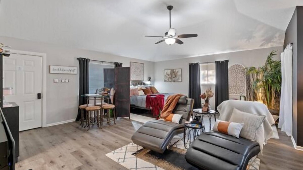 College Park Apartment | Woodlands Studio Stay The Sweet Escape