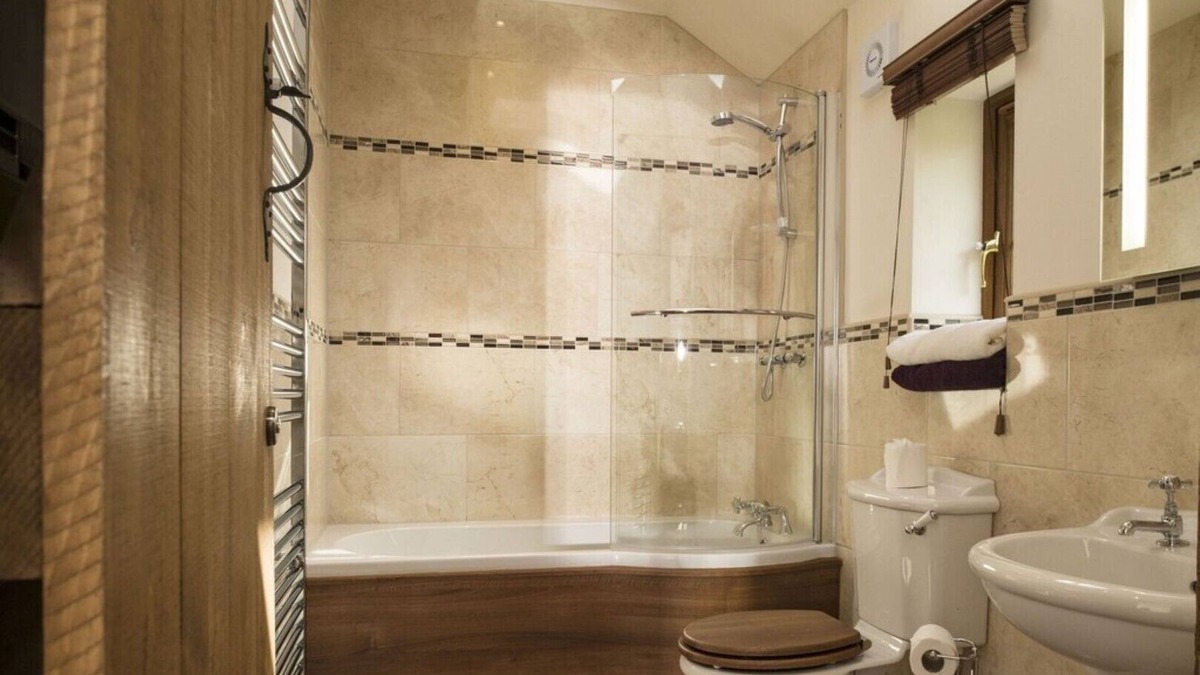 Woodmansey House | Woodmansey Caravan Sleeps 6 (3 Bedrooms), E18808