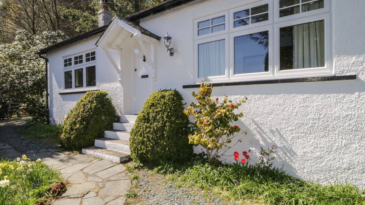 Thornthwaite Cottage | WOODSIDE, family friendly, with open fire in Braithwaite