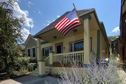 North Park City House | Woodside Getaway by AvantStay Character Home Close To Park City Resort w Hot Tub