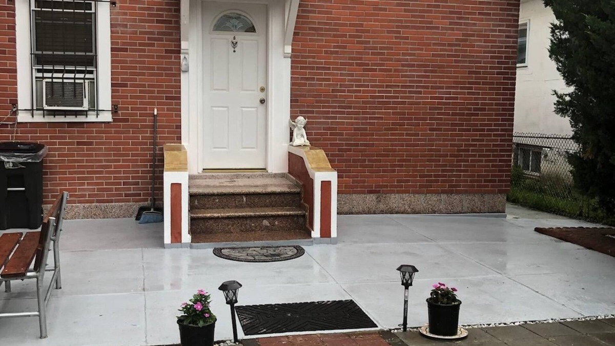 Queens House | Woodside, Queens, Spacious 2 Bdrm 1 Bath Home, Easy Access To Manhattan
