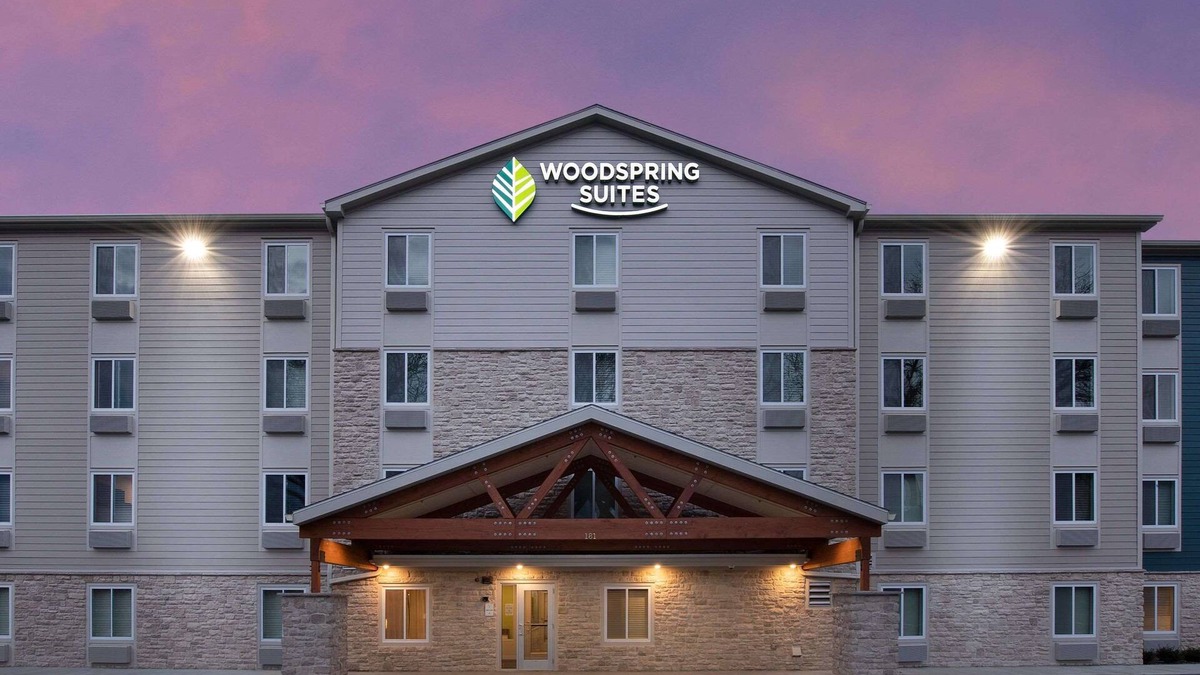 Canyon Acres Hotel | WoodSpring Suites Albuquerque East I-40 Tramway