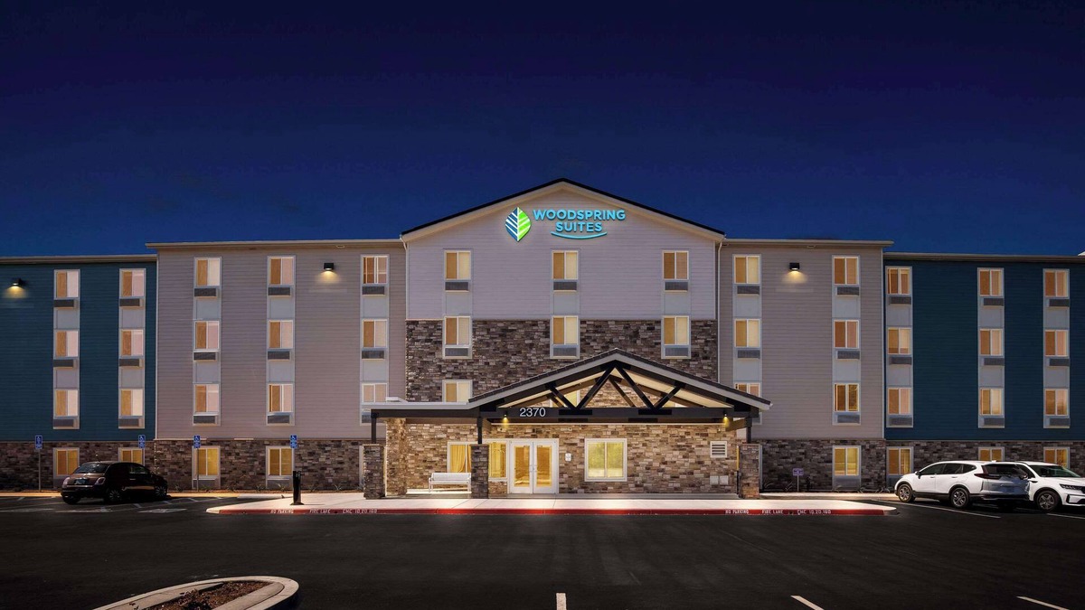 Corona Hotel | Woodspring Suites Corona