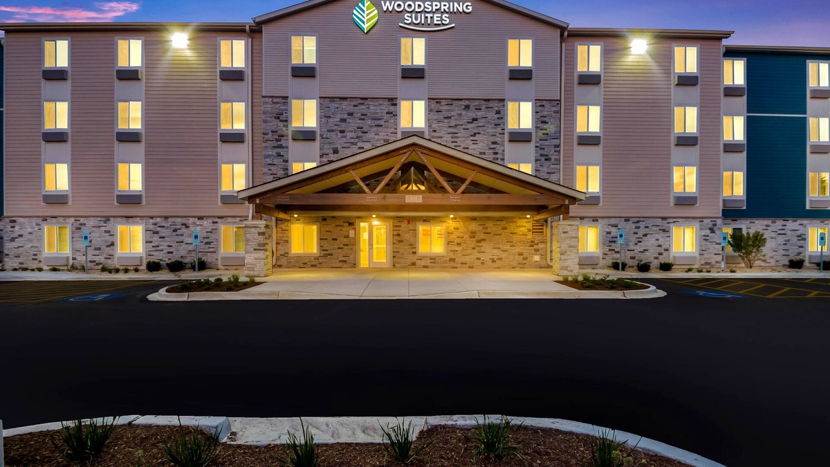 Gurnee Hotel | WoodSpring Suites Gurnee - Chicago