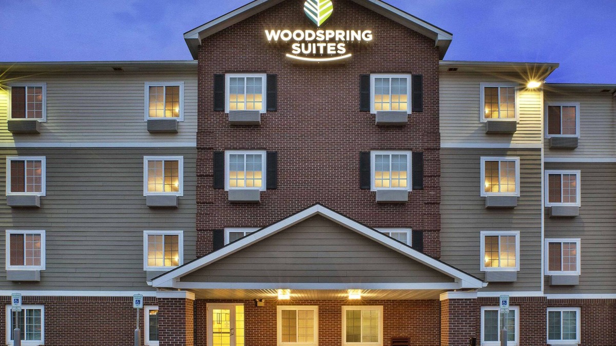Holland Hotel | WoodSpring Suites Holland - Grand Rapids