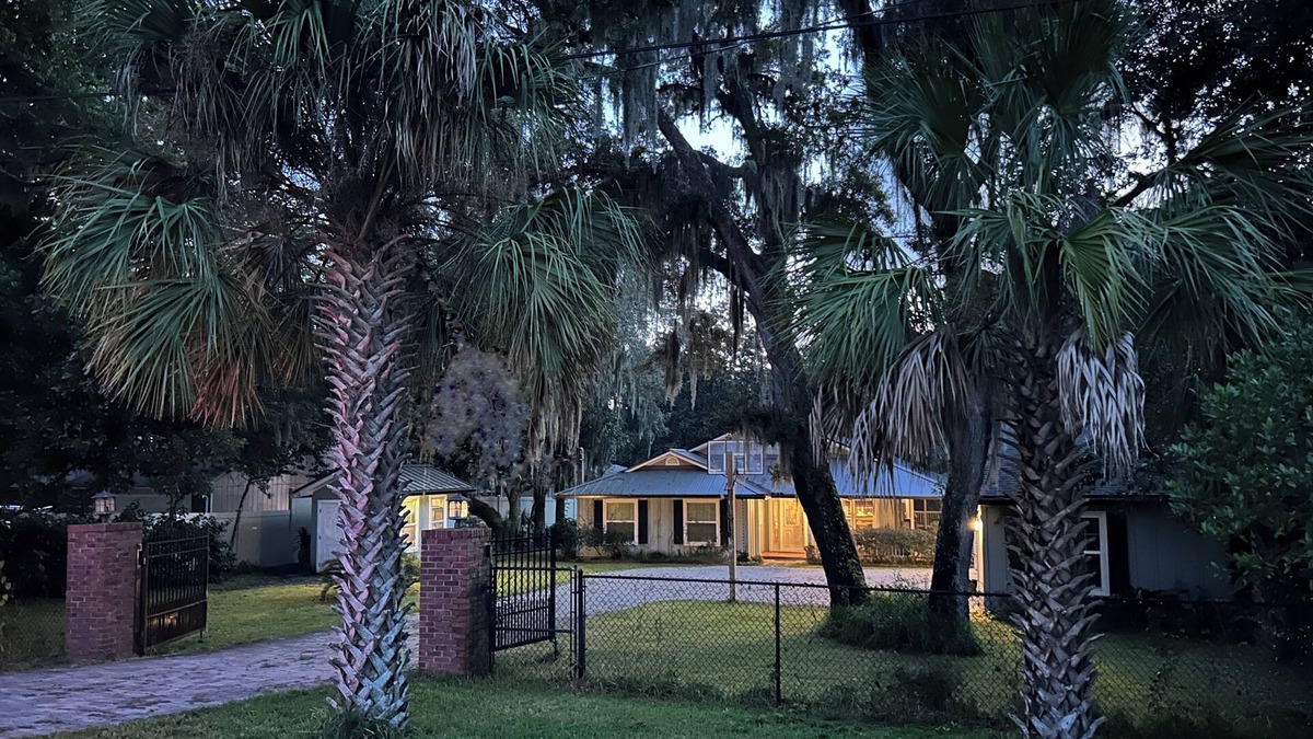 Arlington House | Woodsy 3-bedroom retreat on 600 acre nature preserve in Jacksonville near beach