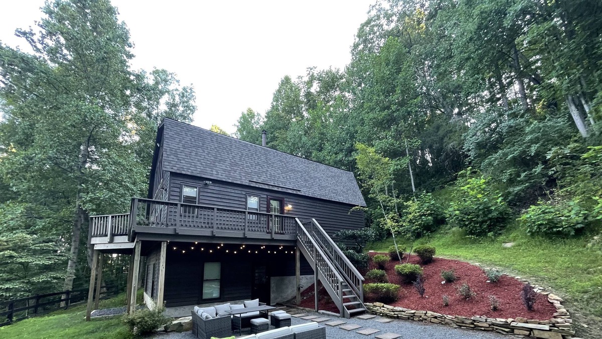 Haymarket House | Woodsy 5-Bedroom Mountain Retreat