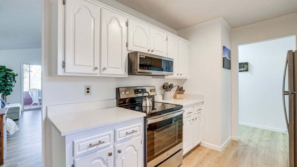 Bella Vista Cottage | Woodsy Bella Vista Vacation Rental w/Game Room!