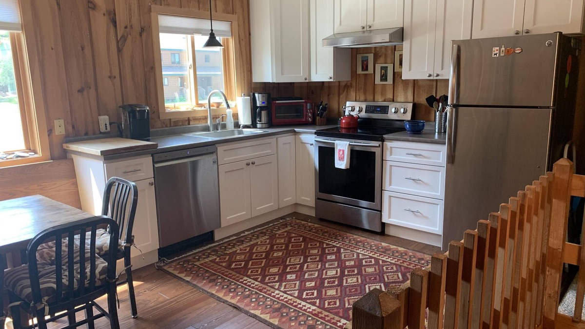 West Dover House | Woodsy Getaway! Shuttle or Ski-home from Mt. Snow