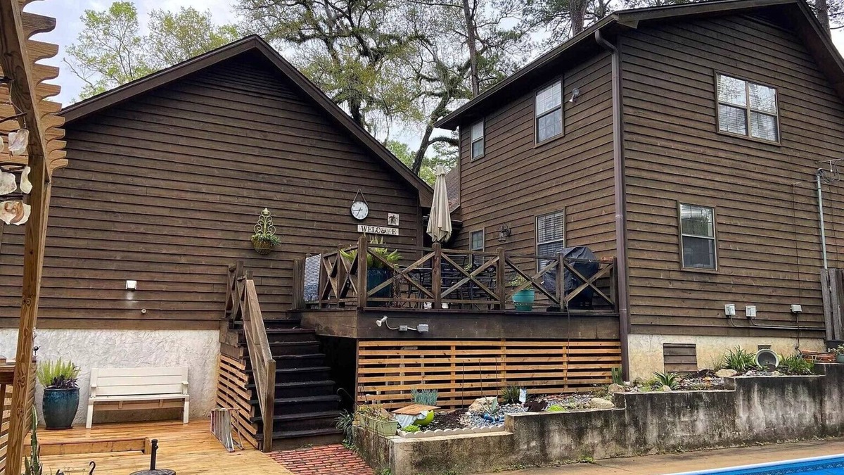 Tallahassee Apartment | Woodsy Loft near I-10
