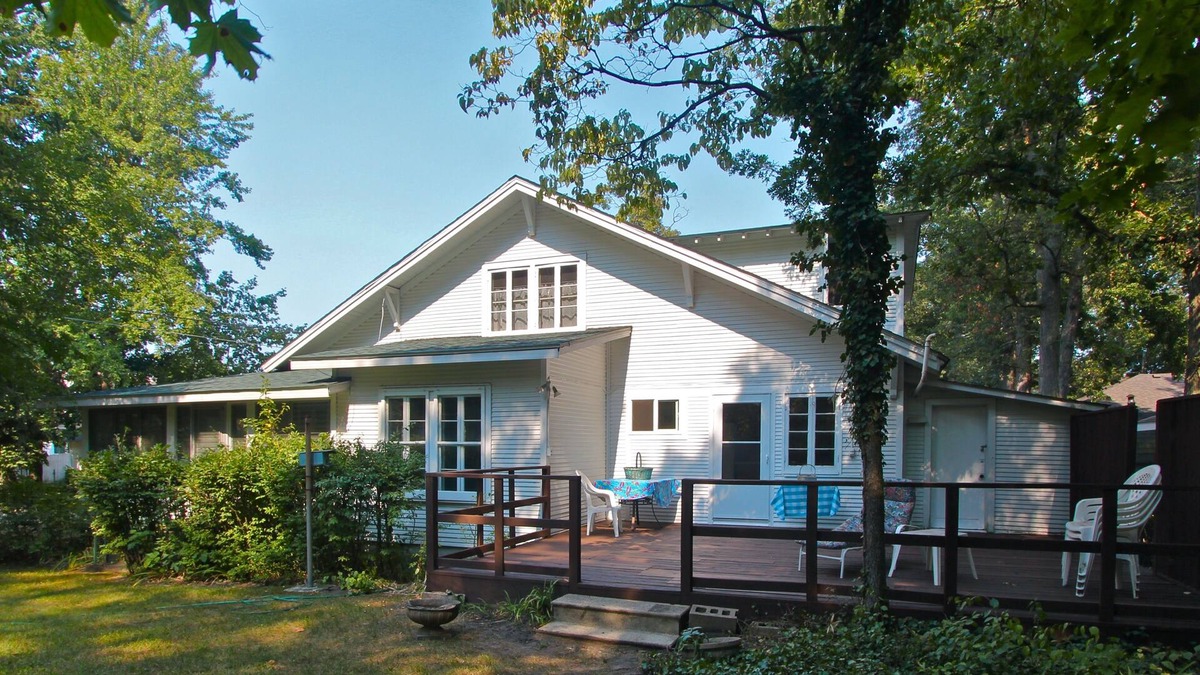 Grand Beach House | Woodsy Relaxing Escape