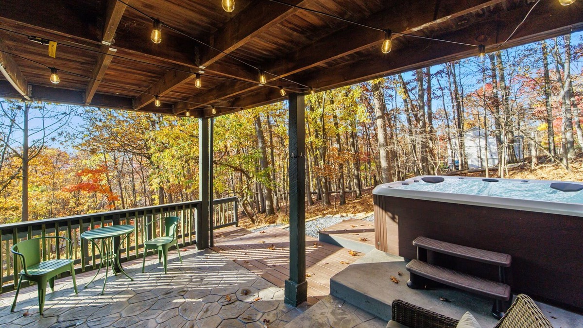 Kabletown Cottage | Woodsy Retreat with a Hot Tub and Seasonal Views!