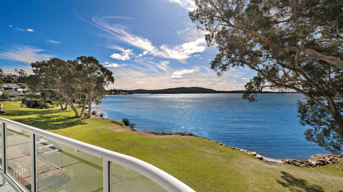 Soldiers Point Apartment | Woody's Place (Water Front)