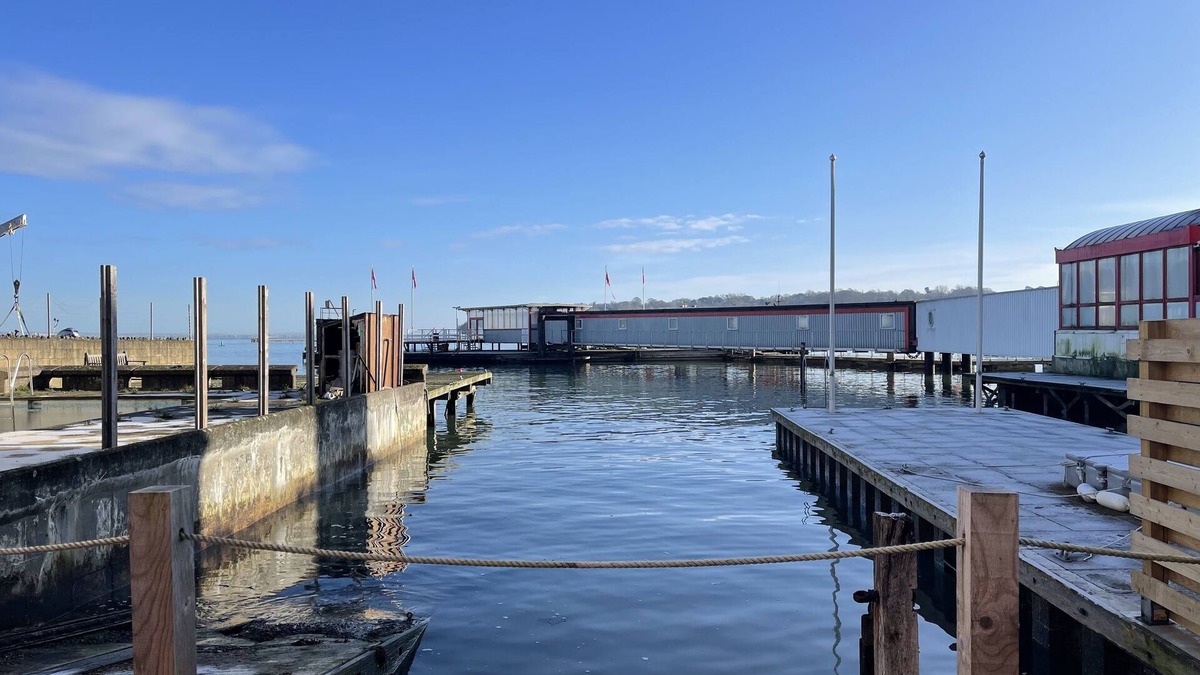 Cowes House | Woodyear House - Sleeps 8 - Cowes Waterfront