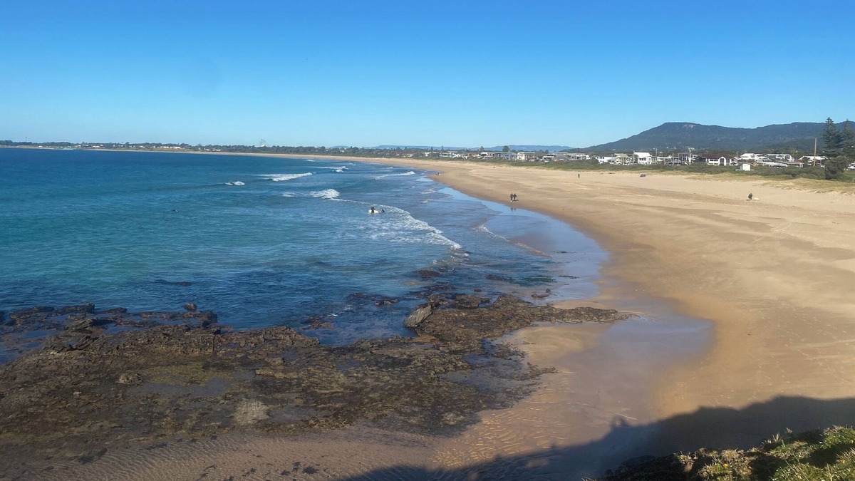 Woonona House | Woonona Wonder - Close to Beach, Parks, Restaurants, Clubs and Pubs