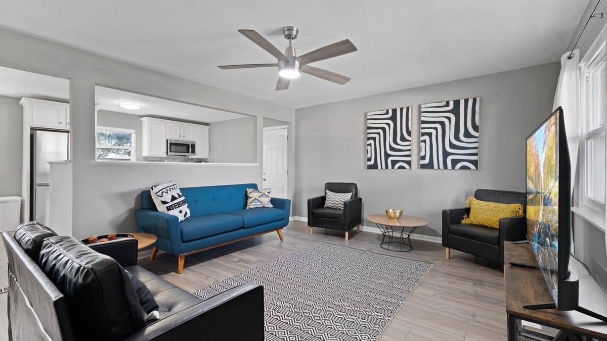Jeffersonville - Clarksville House | Work&Play: Work Friendly, Ping Pong, & Grill