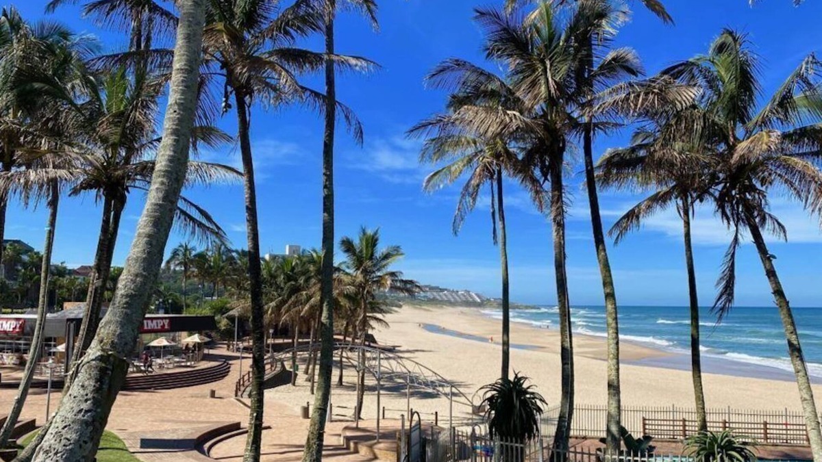 Hibiscus Coast House | Work. Relax. Thrive. Your Digital Nomad Retreat in Serenity Hills