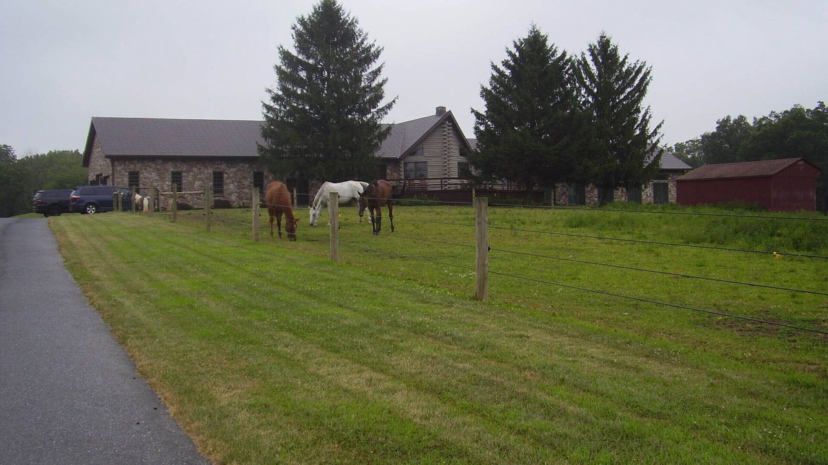 Grantville House | Working Horse Ranch With Indoor Pool!