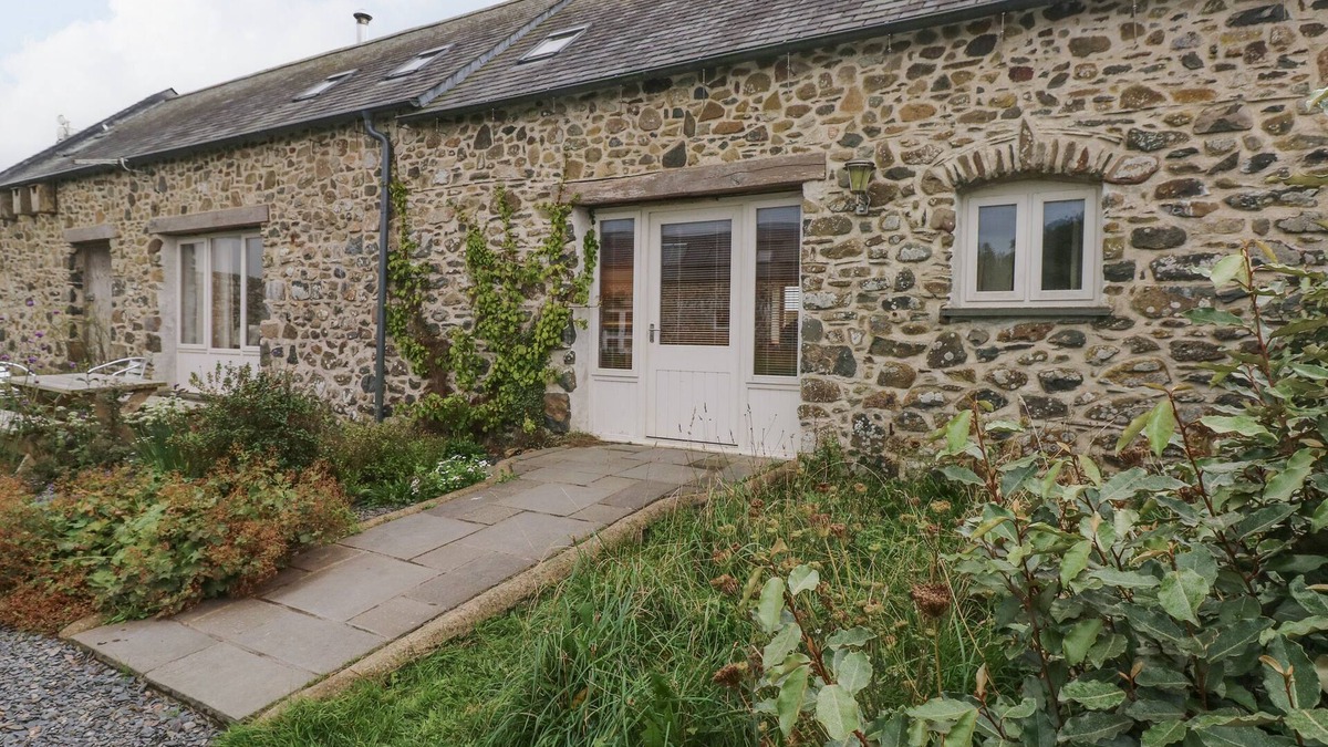 Goodwick Cottage | WORKSHOP, pet friendly, with open fire in Goodwick