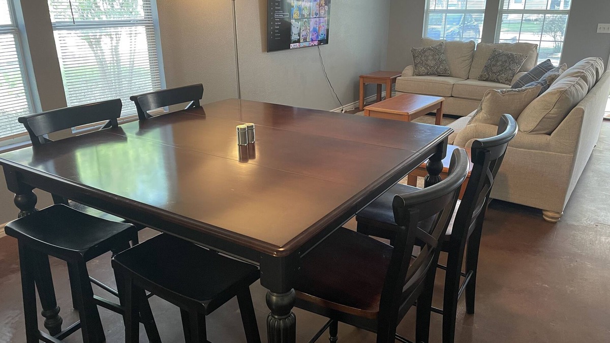 Stephenville House | Would you love to grill out at the Burger and Frey St House?