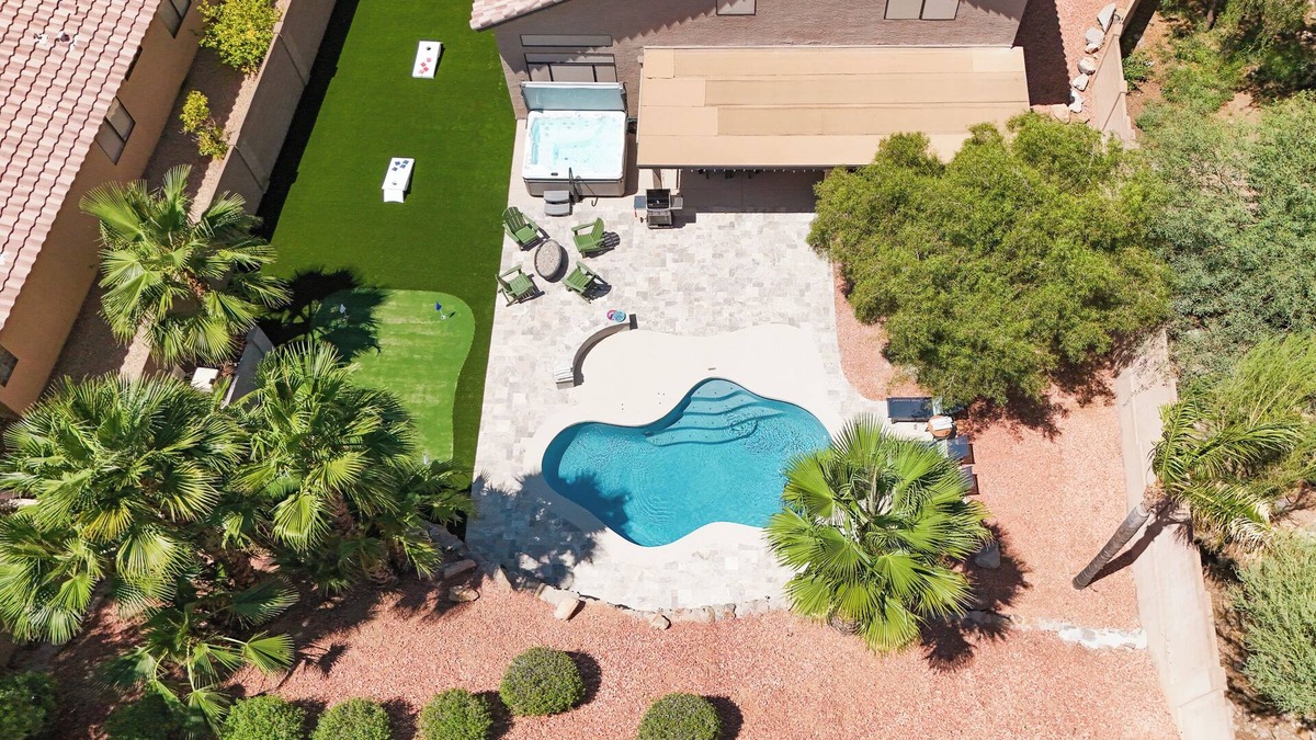 Scarlett Canyon House | WOW $175K+ NewBackyard and Interior: 4Br+BonusRm+3Ba+HtdPool*HotTub*Golf*FirePit