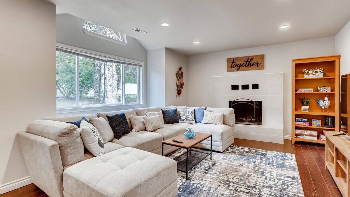 Fall City House | ⭐WOW⭐ Modern Farmhouse Getaway Retreat w/Views ✨