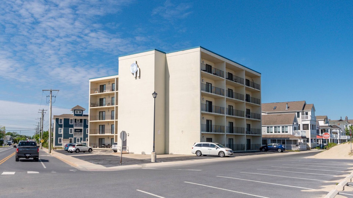 Lewes Condo | Wow! Renovated 3rd floor bayfront condo!