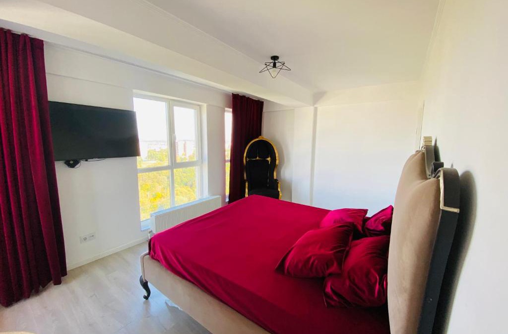Chisinau Apartment | Wow white baroc apartament