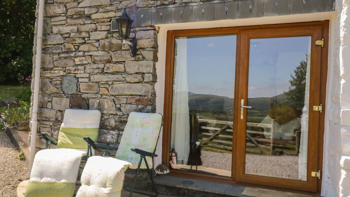 Thornthwaite Cottage | WREN'S NEST, character holiday cottage, with a garden in Keswick