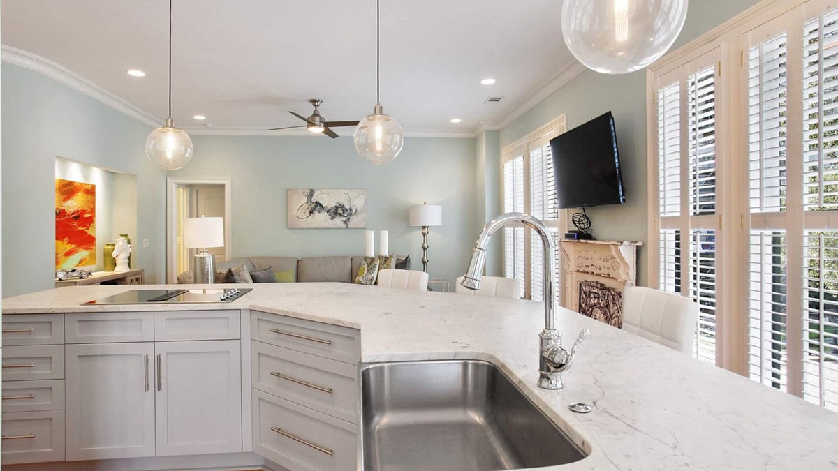 Historic District - North Condo | Wright Square Loft: Amazing Unit A in Downtown Savannah With Great Views!