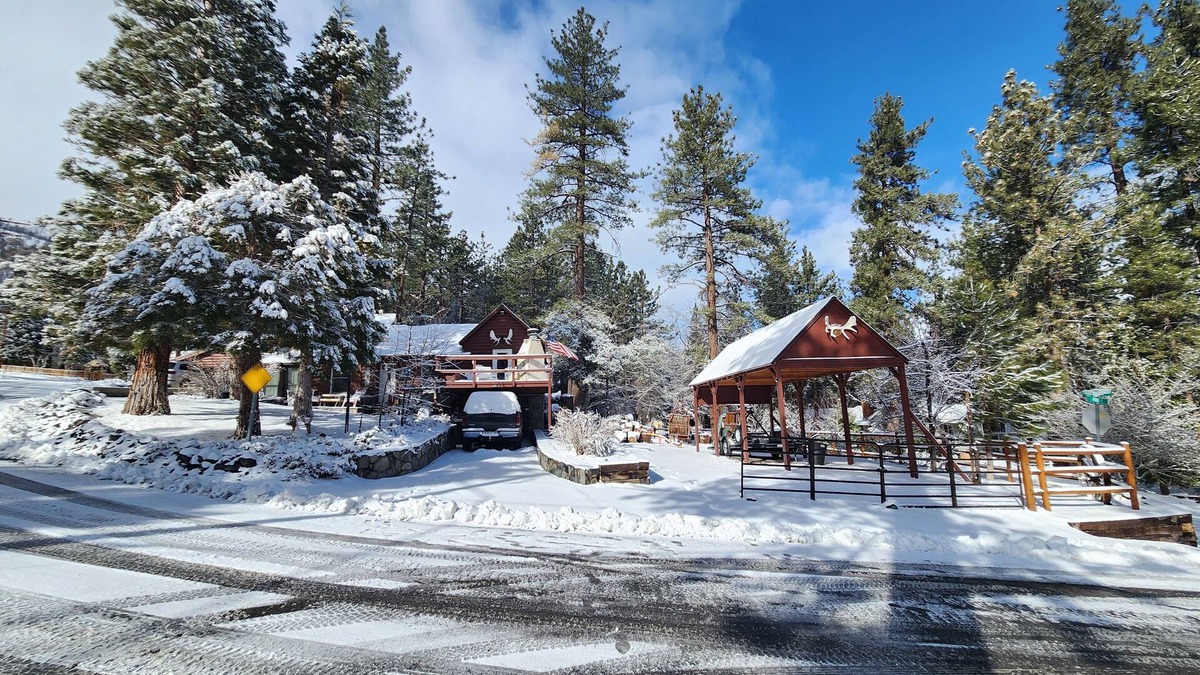 Wrightwood House | Wrightwood Haven: Your Perfect Retreat Awaits!