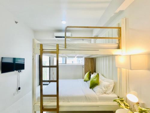 Mandurriao Apartment | WV 17 Sleek & Trendy Studio with Bunk Bed