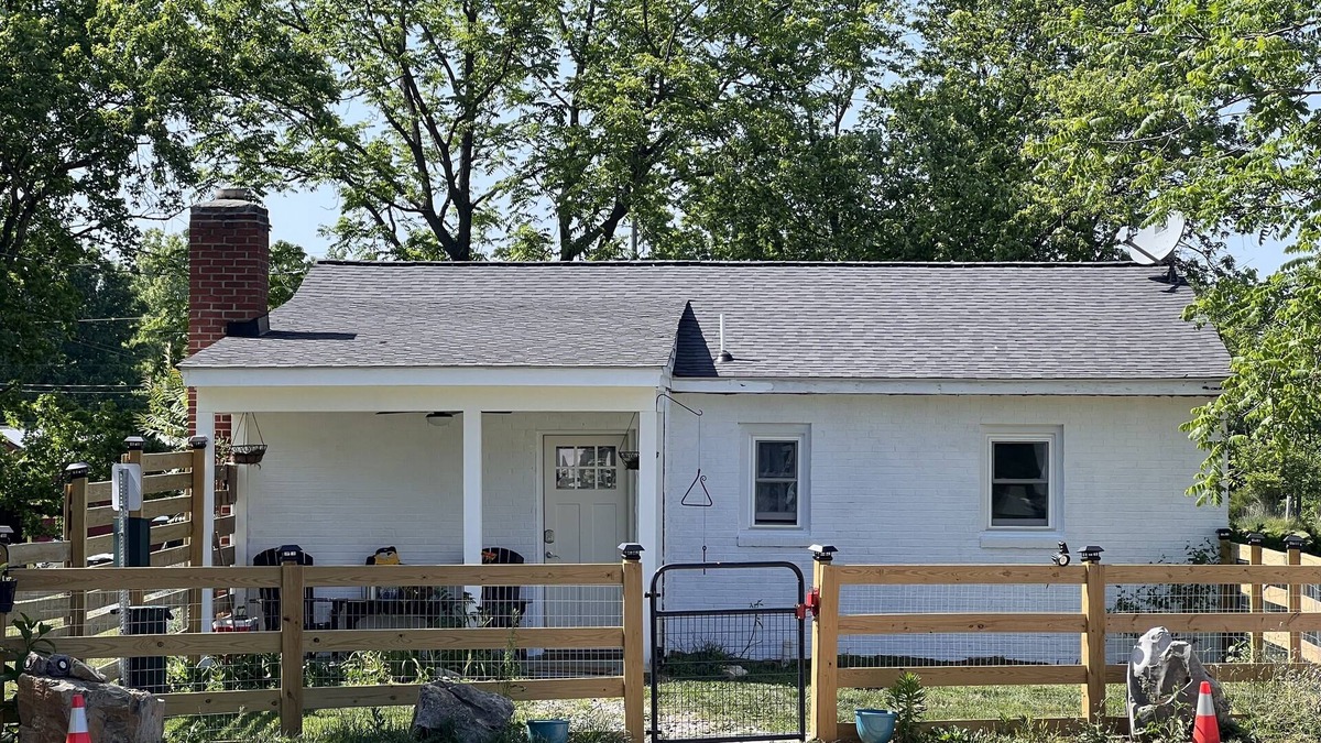 Middleway House | WV Cozy Cabin Summit Point Races
