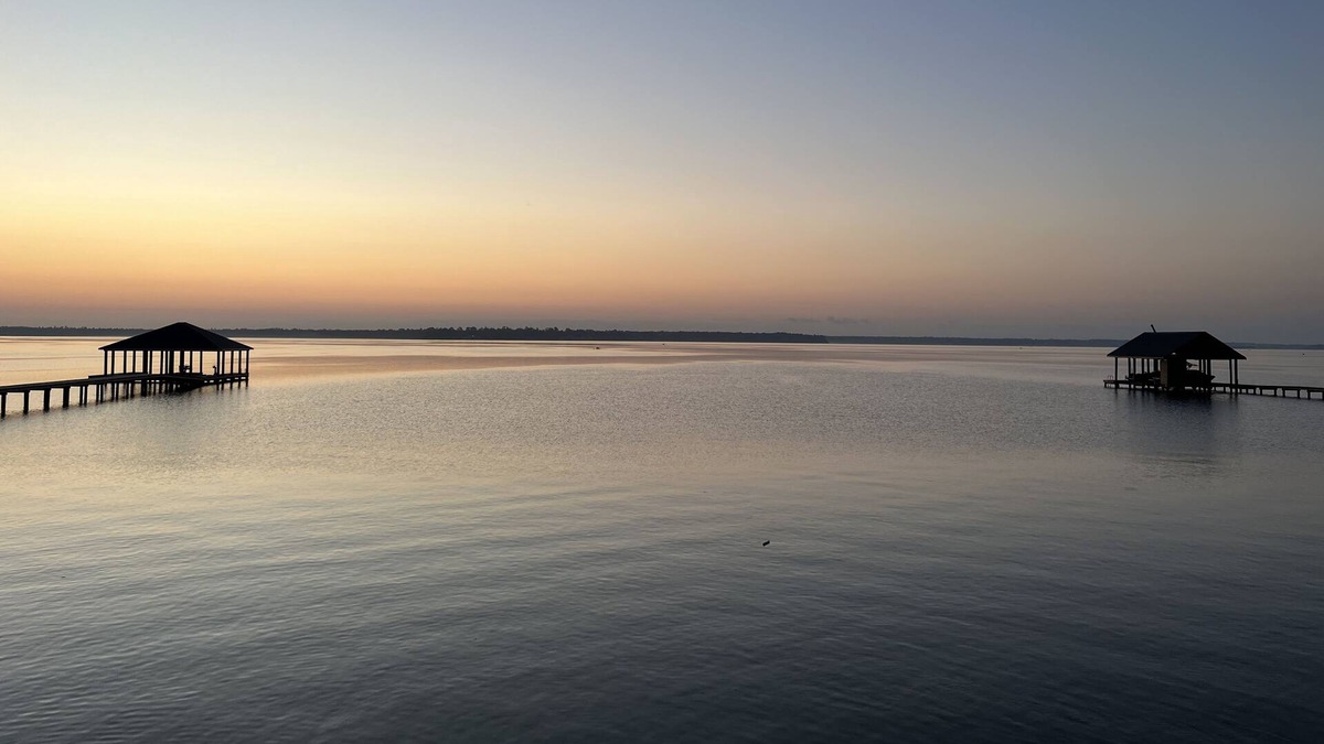 Lake Houston House | WWL Stunning LAKEFRONT 6-bedroom 4.5 bath home 34 minutes from Downtown