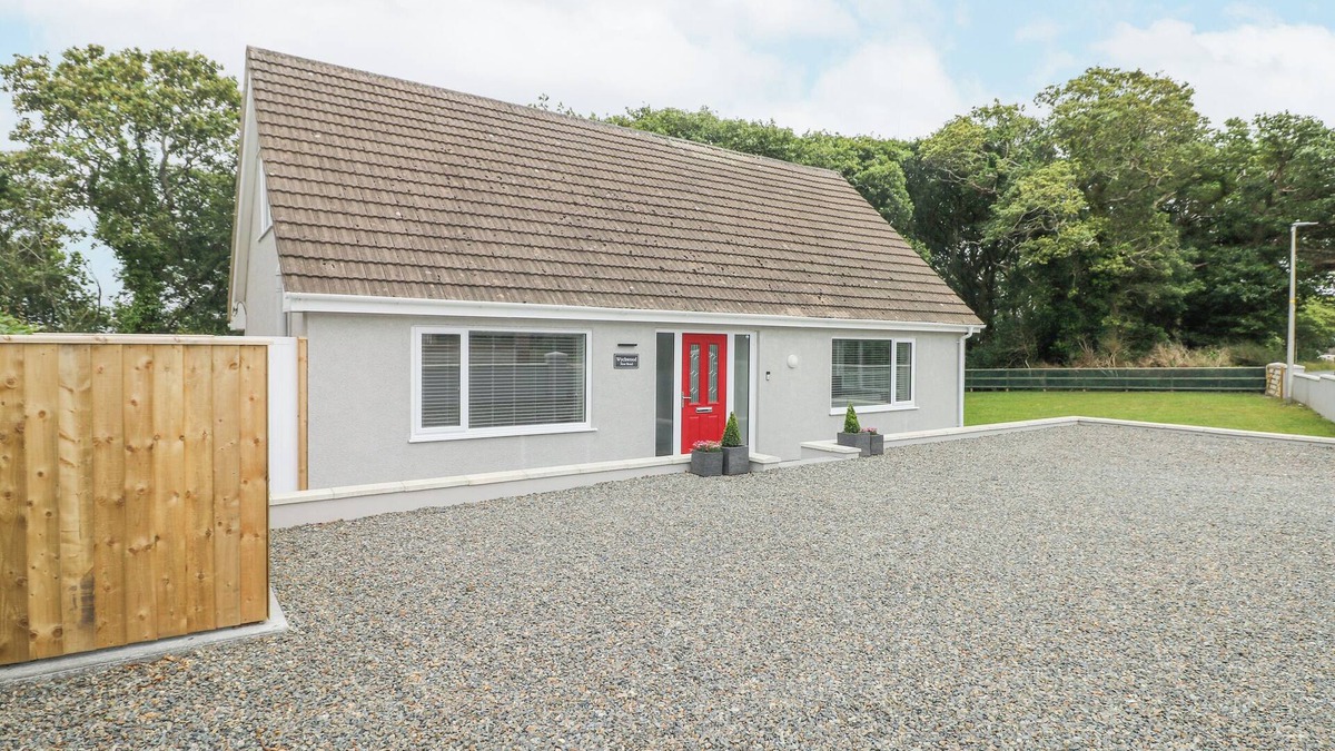 Johnston Cottage | WYCHWOOD, pet friendly, with a garden in Haverfordwest