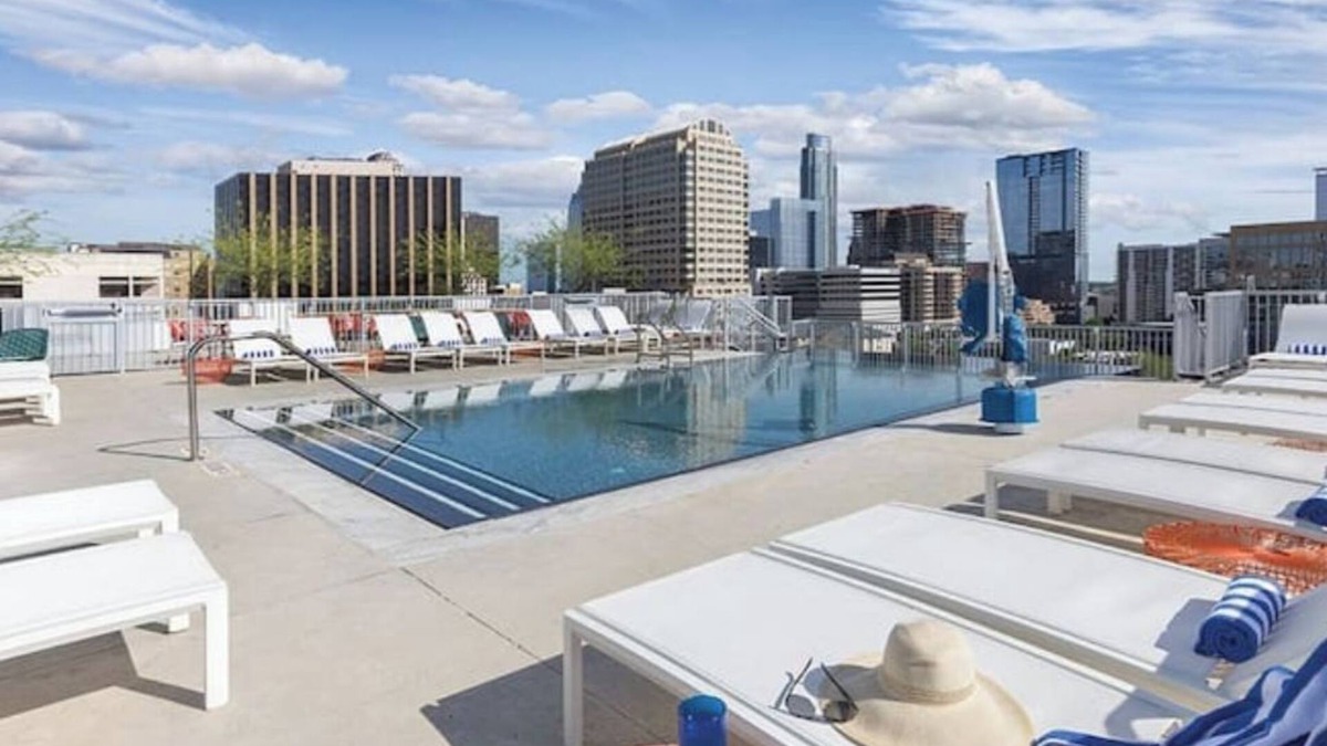 Warehouse District Condo | Wyndham Austin Luxurious 2 Bedroom with Kitchen