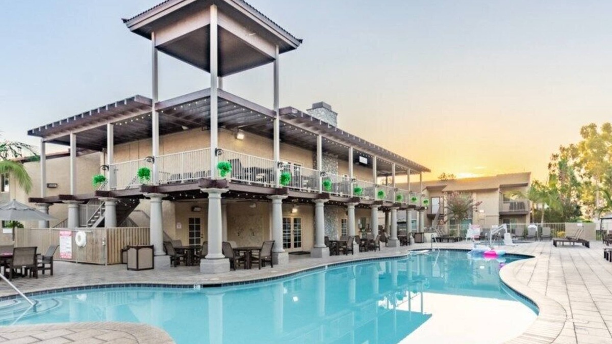 Anaheim Resort Hotel | Wyndham Dolphin's Cove - 2 Bedroom Deluxe