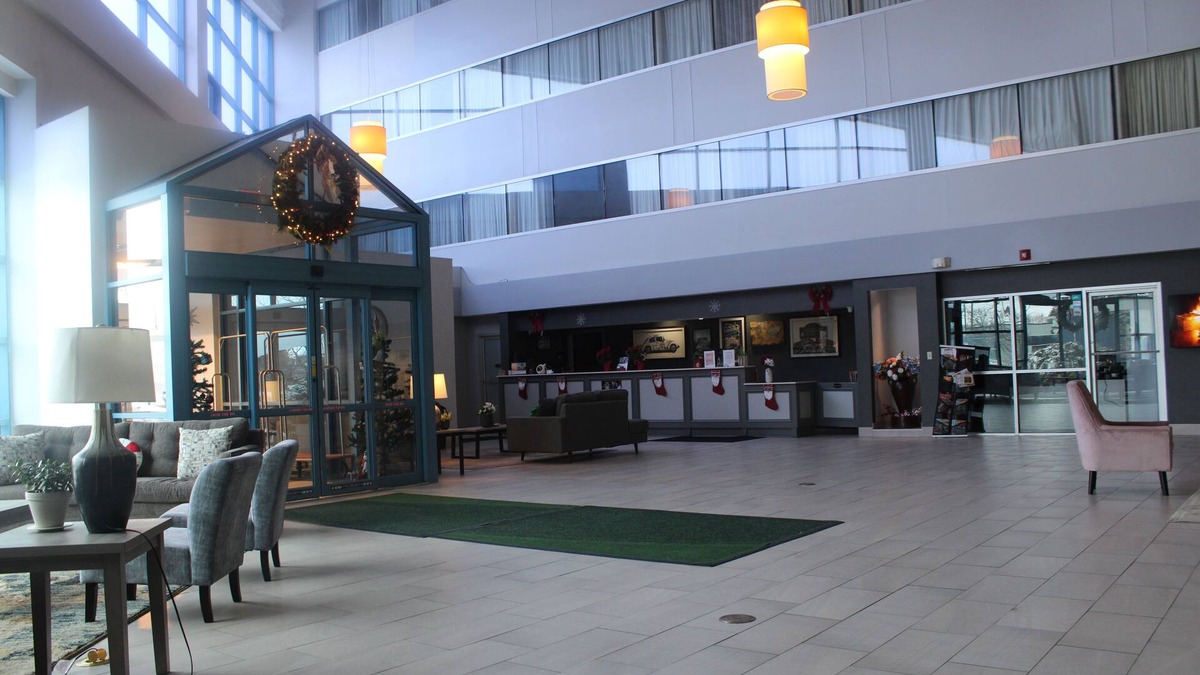 Flint Hotel | Wyndham Flint MI/Grand Blanc/Bishop Airport/Conference Ct